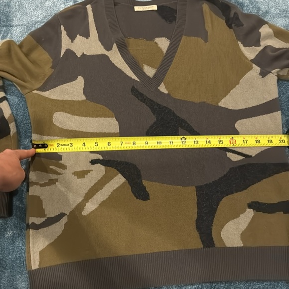 Burberry Brit %100 Cashmere Sweater. Size M - Picture 9 of 9